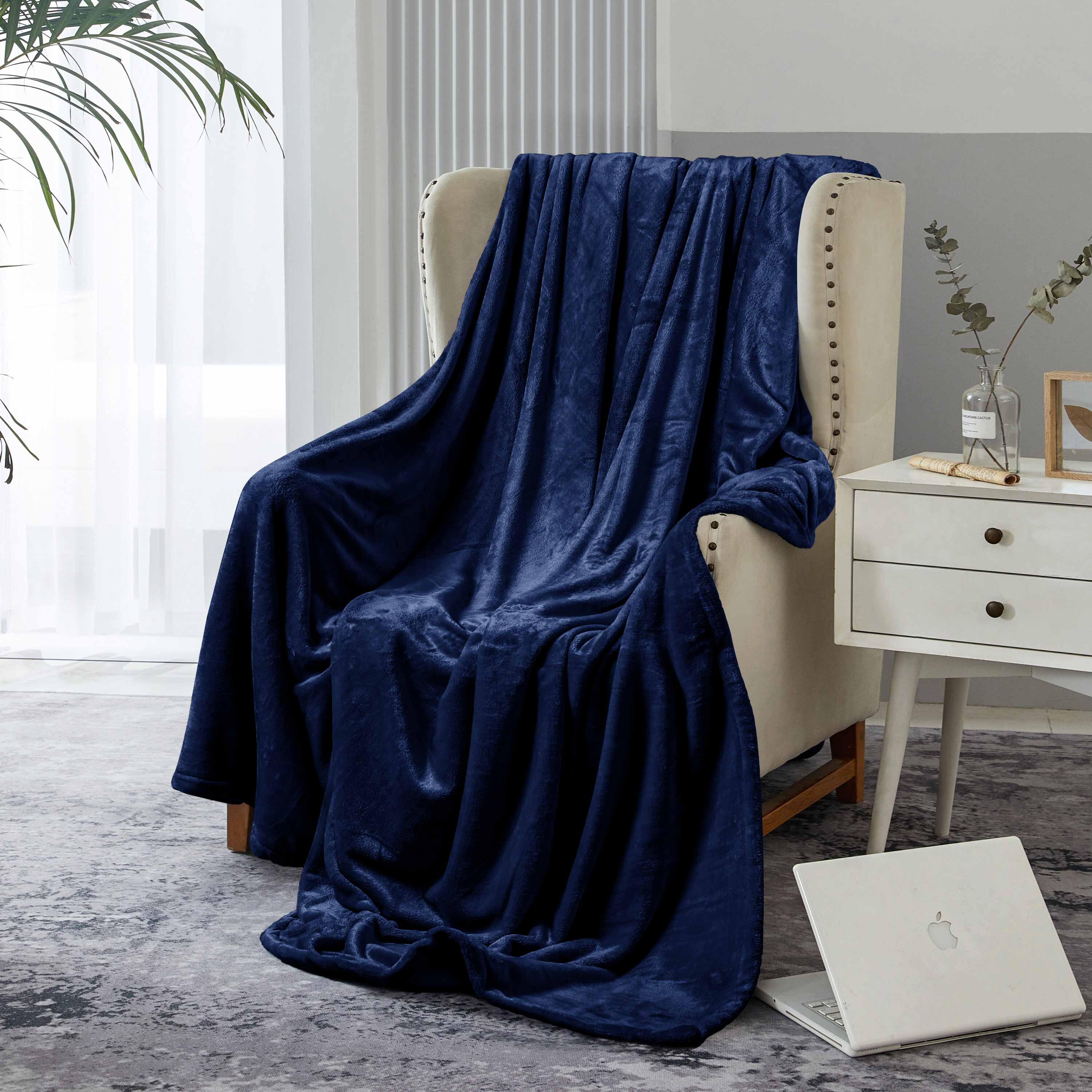 Warm Embrace Fleece Blanket Navy