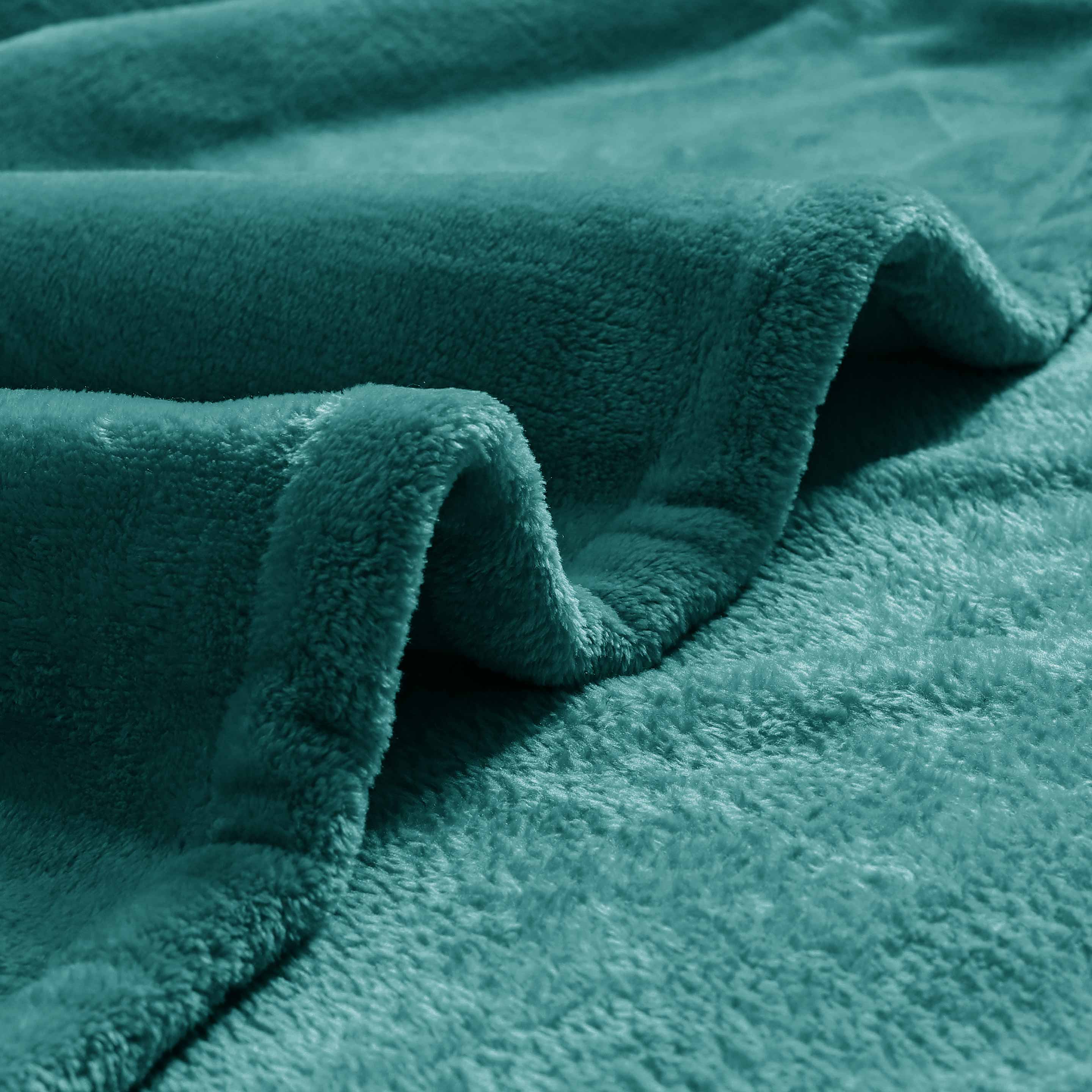 Warm Embrace Fleece Blanket Teal